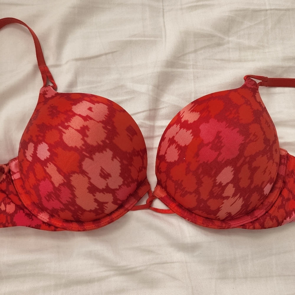VICTORIA'S SECRET BOMBSHELL PUSH UP BRA 34B
